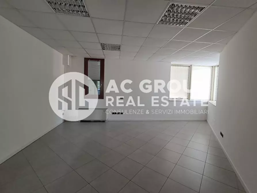Immagine 1 di Ufficio in affitto  in Via E. de Balaguer a Saronno