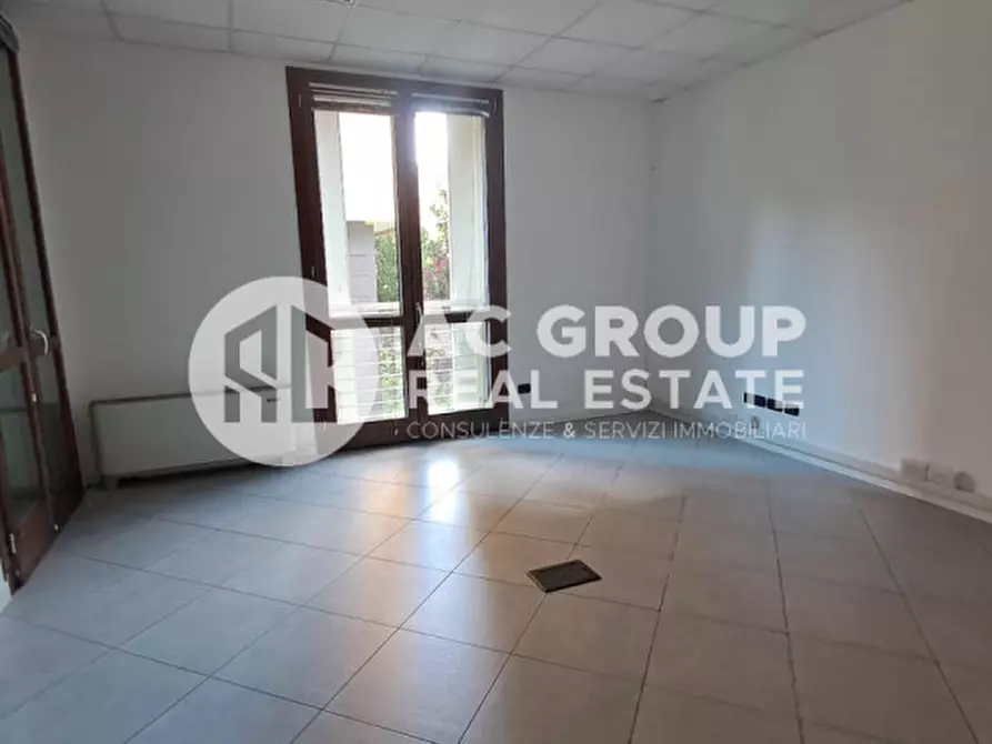 Immagine 2 di Ufficio in affitto  in Via E. de Balaguer a Saronno
