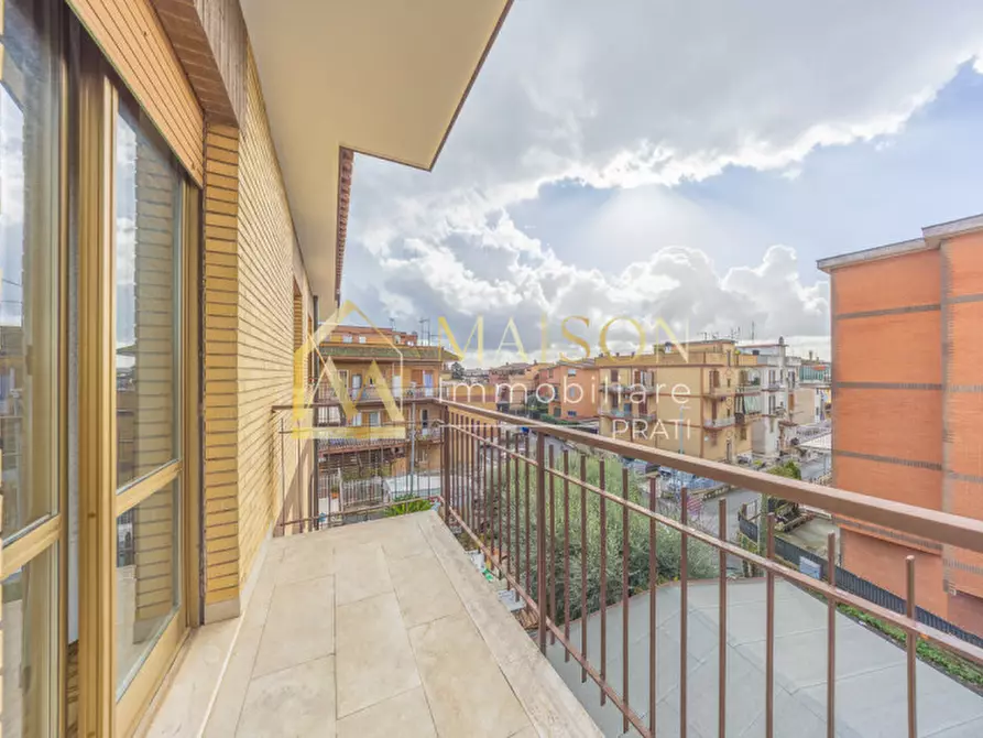 Immagine 2 di Appartamento in vendita  in Via Vergiate a Roma