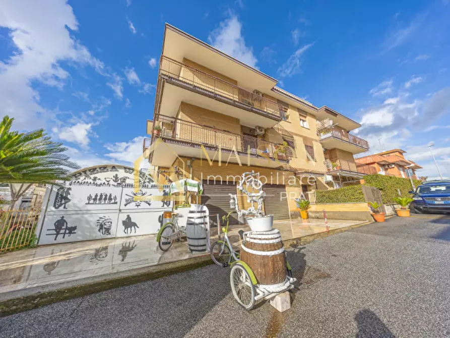 Immagine 49 di Appartamento in vendita  in Via Vergiate a Roma