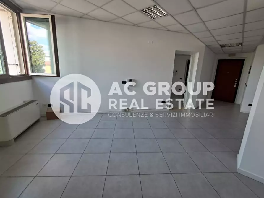 Immagine 1 di Ufficio in affitto  in Via E. de Balaguer a Saronno