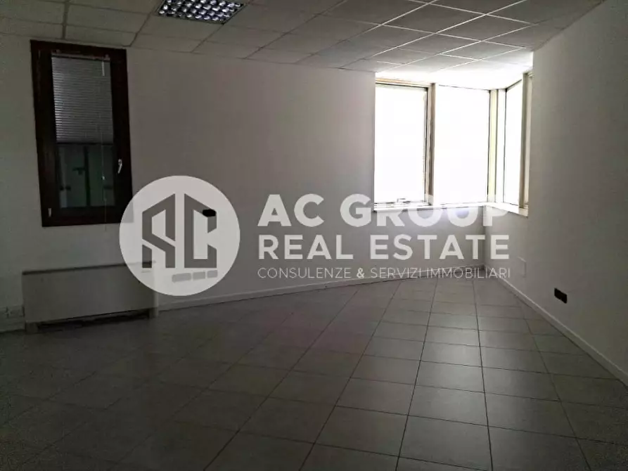 Immagine 9 di Ufficio in affitto  in Via E. de Balaguer a Saronno
