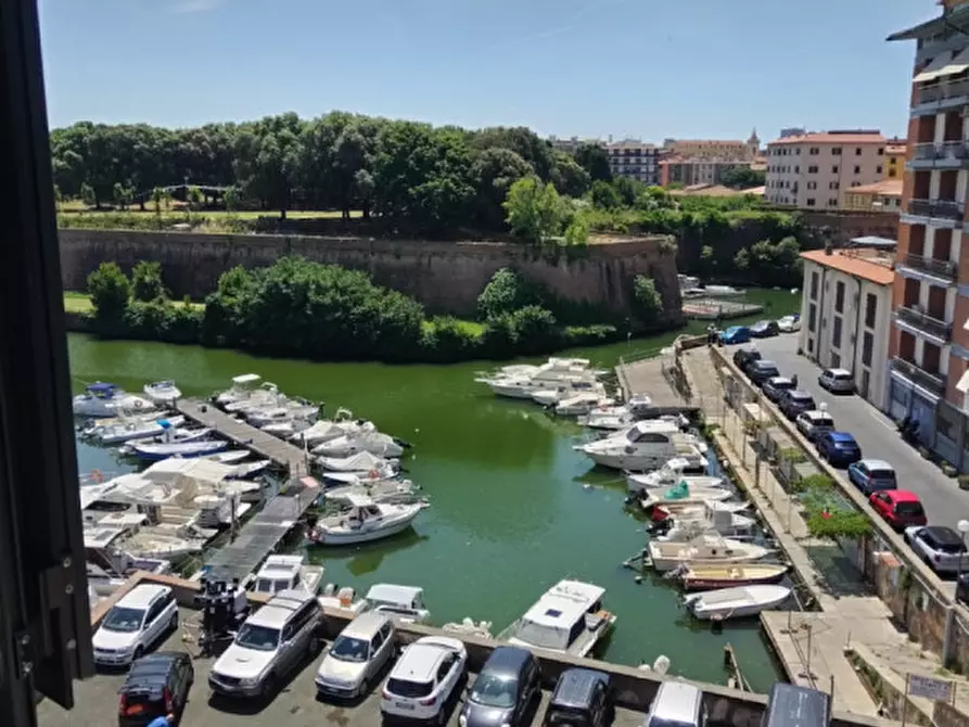Immagine 11 di Appartamento in vendita  in via castelli a Livorno