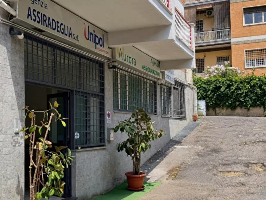 Immagine 2 di Negozio in vendita  in Via Gaetano Storchi a Roma