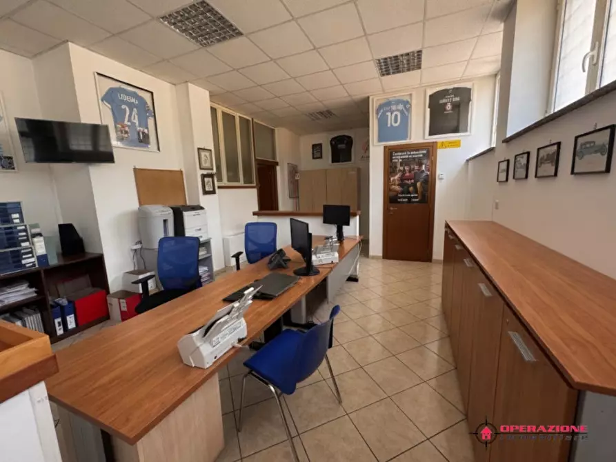Immagine 10 di Negozio in vendita  in Via Gaetano Storchi a Roma