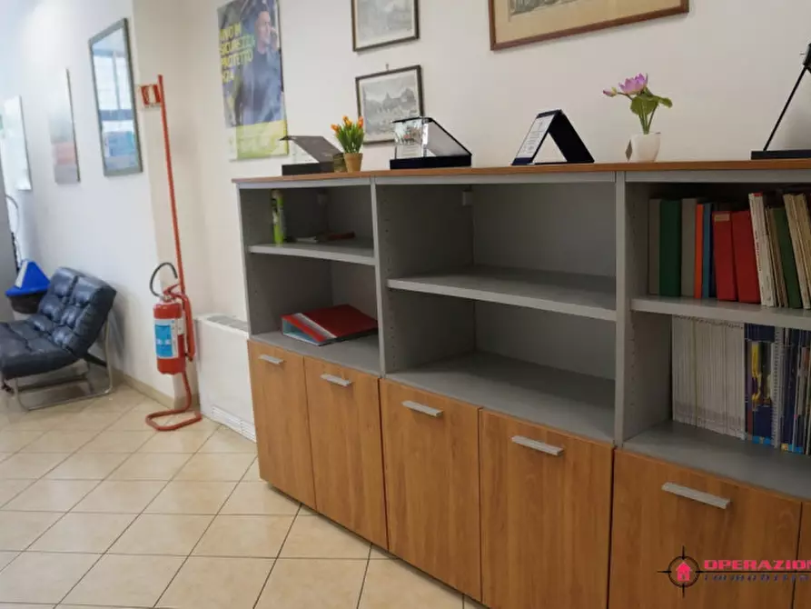 Immagine 14 di Negozio in vendita  in Via Gaetano Storchi a Roma