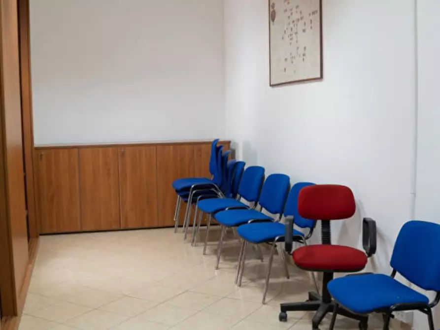Immagine 17 di Negozio in vendita  in Via Gaetano Storchi a Roma