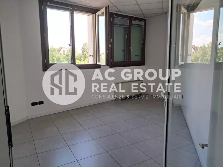 Immagine 1 di Ufficio in affitto  in Via E. de Balaguer a Saronno