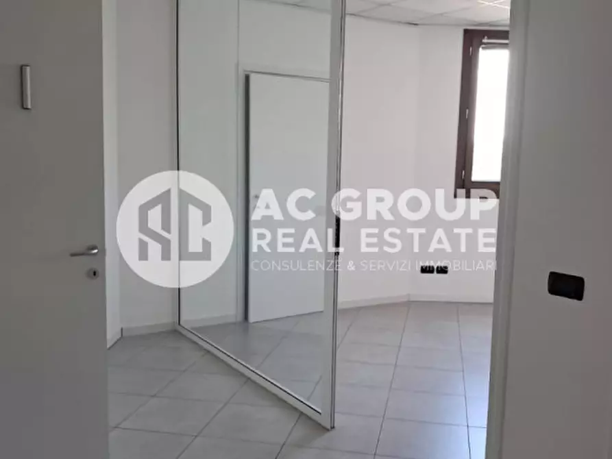 Immagine 5 di Ufficio in affitto  in Via E. de Balaguer a Saronno