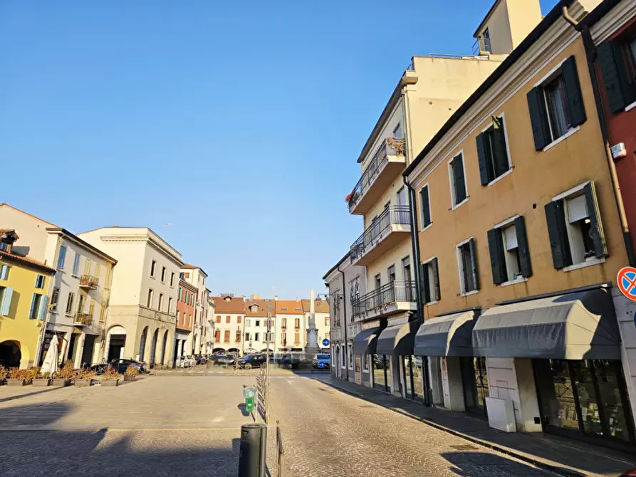 Immagine 10 di Negozio in vendita  in piazza trento a Este