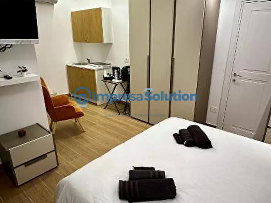 Immagine 4 di Bed & Breakfast in vendita  in Vico Santa Teresella degli Spagnoli a Napoli