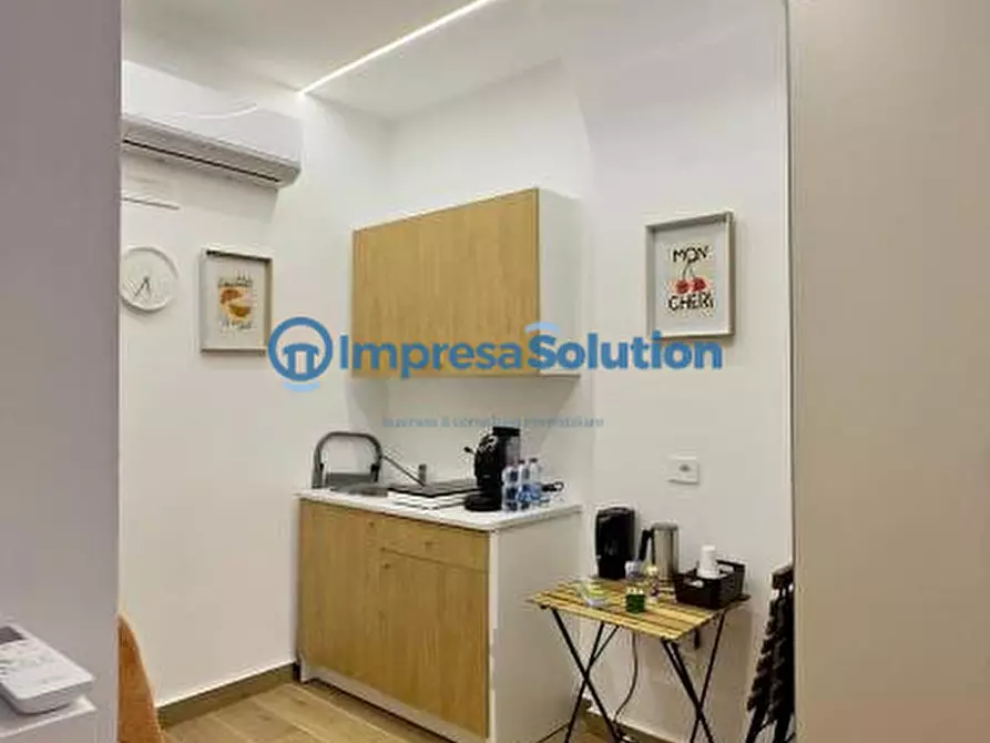 Immagine 8 di Bed & Breakfast in vendita  in Vico Santa Teresella degli Spagnoli a Napoli