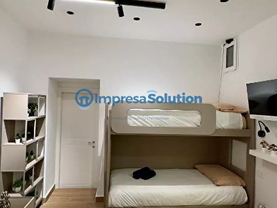 Immagine 13 di Bed & Breakfast in vendita  in Vico Santa Teresella degli Spagnoli a Napoli