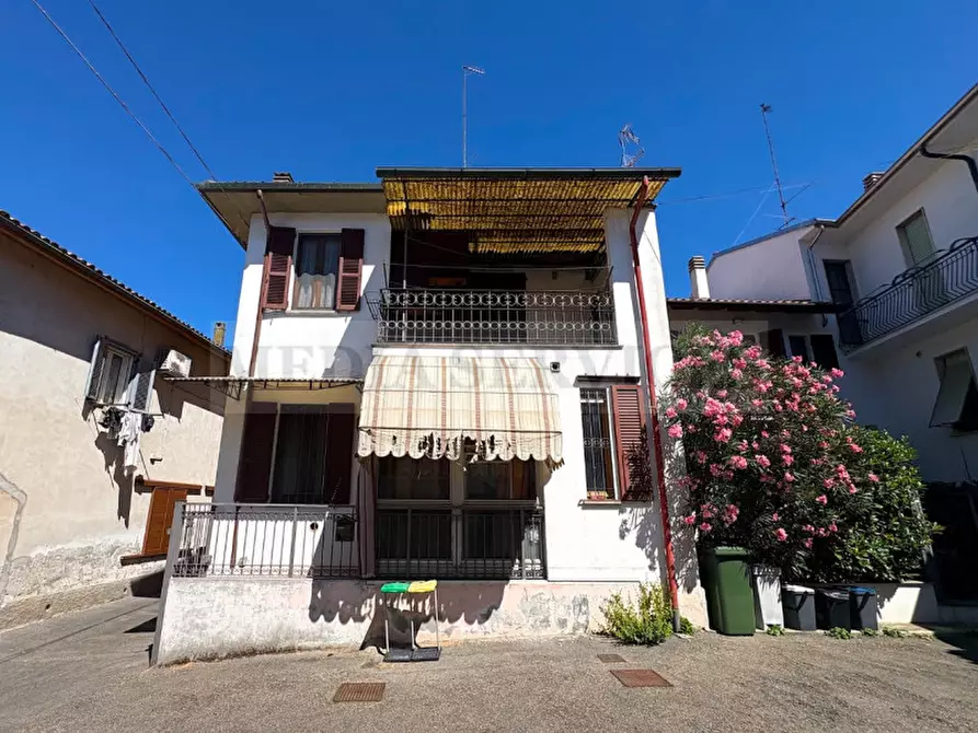 Immagine 1 di Casa indipendente in vendita  in via San Bernardino n° 41 a Sannazzaro De' Burgondi