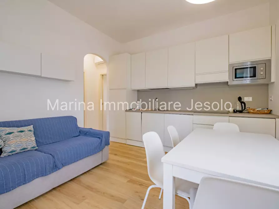 Immagine 2 di Appartamento in vendita  in Via Benvenuto Cellini a Jesolo