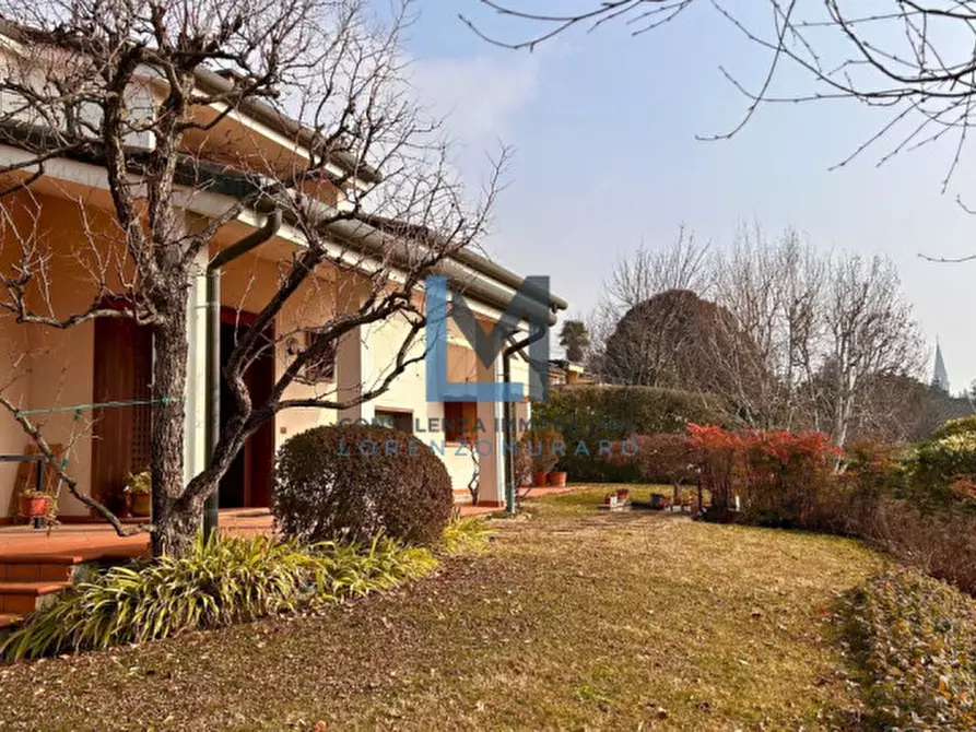 Immagine 1 di Villa in vendita  a Montebelluna