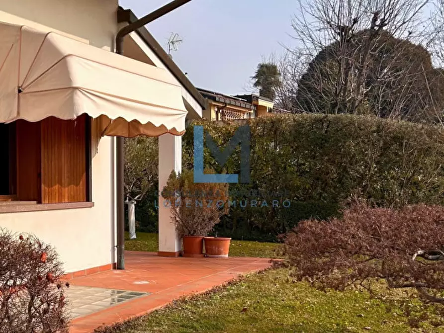 Immagine 2 di Villa in vendita  a Montebelluna