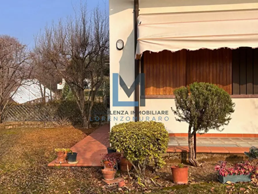 Immagine 3 di Villa in vendita  a Montebelluna