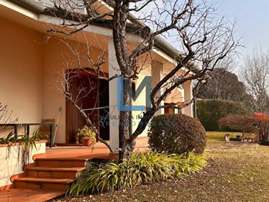 Immagine 7 di Villa in vendita  a Montebelluna