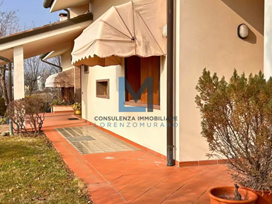 Immagine 9 di Villa in vendita  a Montebelluna