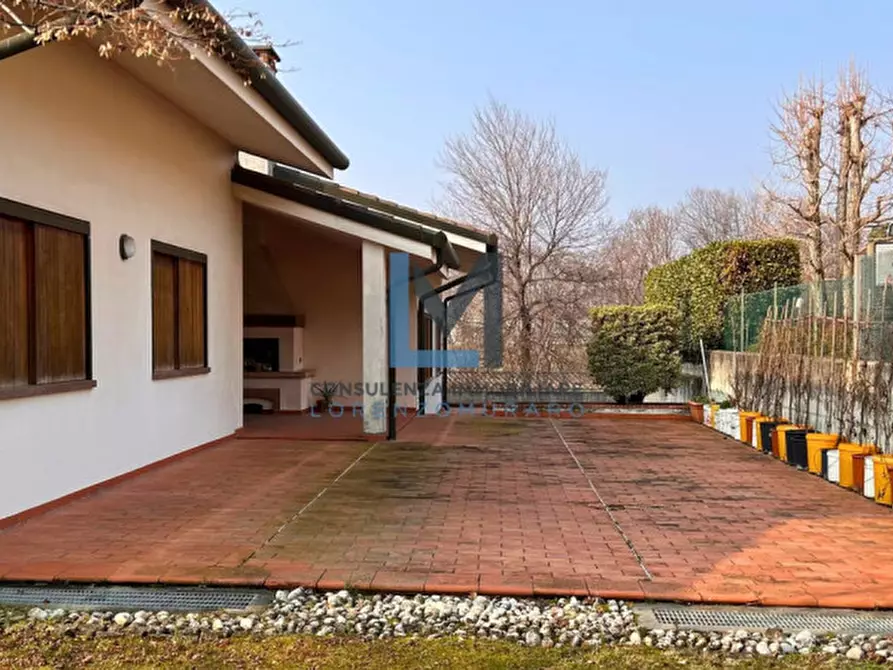 Immagine 12 di Villa in vendita  a Montebelluna