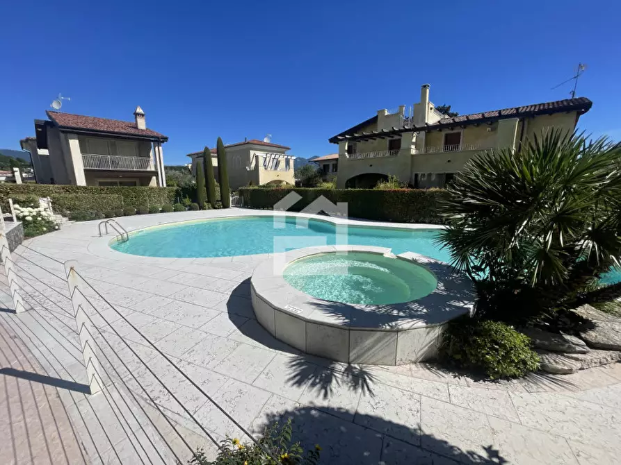 Immagine 2 di Villa in vendita  in via edera a Manerba Del Garda