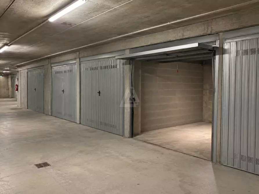 Immagine 2 di Garage in vendita  in Via Vittorio Veneto a Castelfranco Veneto