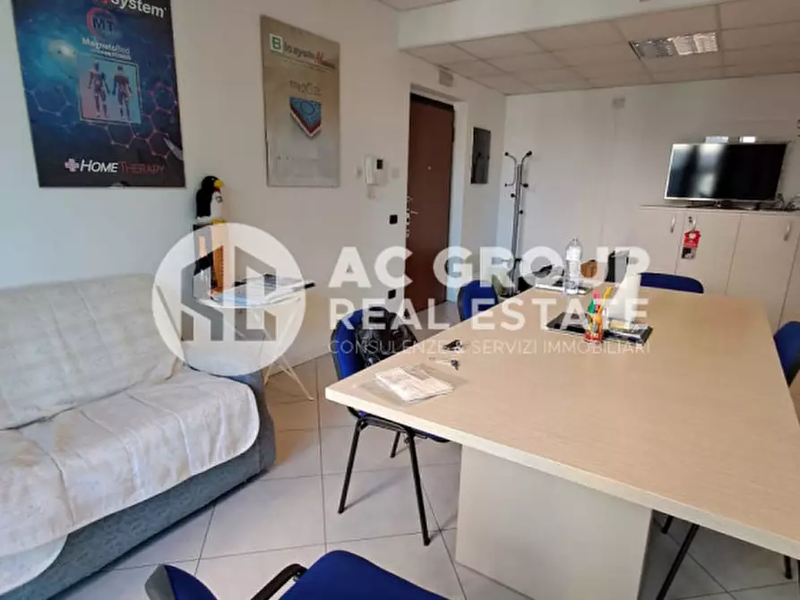 Immagine 2 di Ufficio in affitto  in Via E. de Balaguer a Saronno