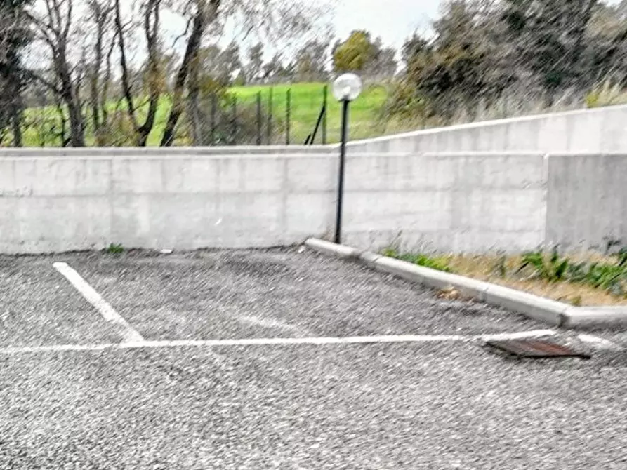 Immagine 1 di Posto auto in vendita  in Via Vittorio De Sica, N. 5-7 a Fiumicino