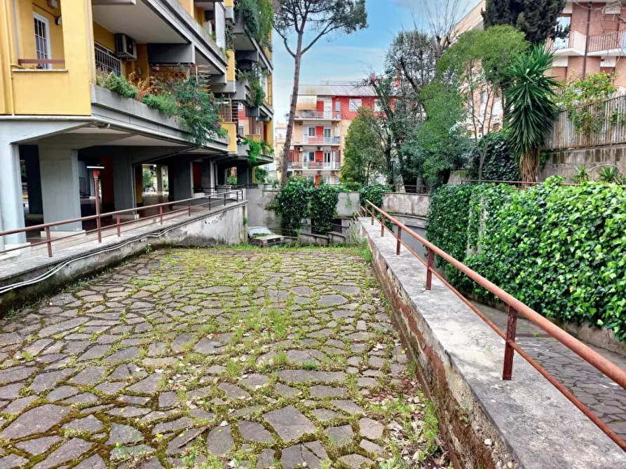 Immagine 11 di Ufficio in vendita  in via della Pineta Sacchetti, N. 43/C a Roma