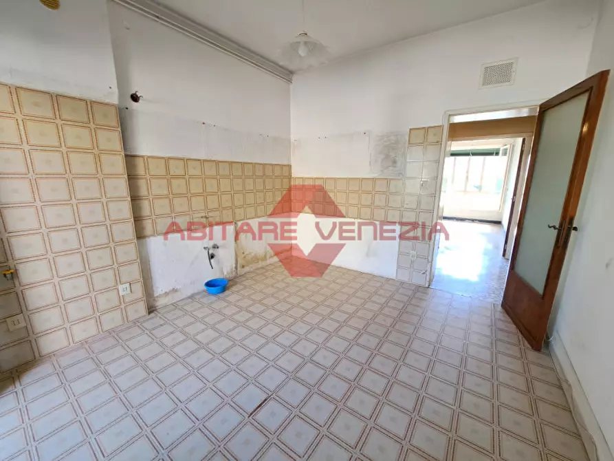 Immagine 3 di Appartamento in vendita  in Via Sandro Gallo 43 a Venezia