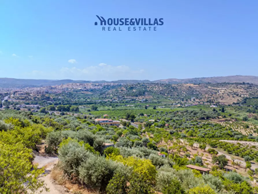 Immagine 25 di Villa in vendita  in Via Dogali e Saati a Noto