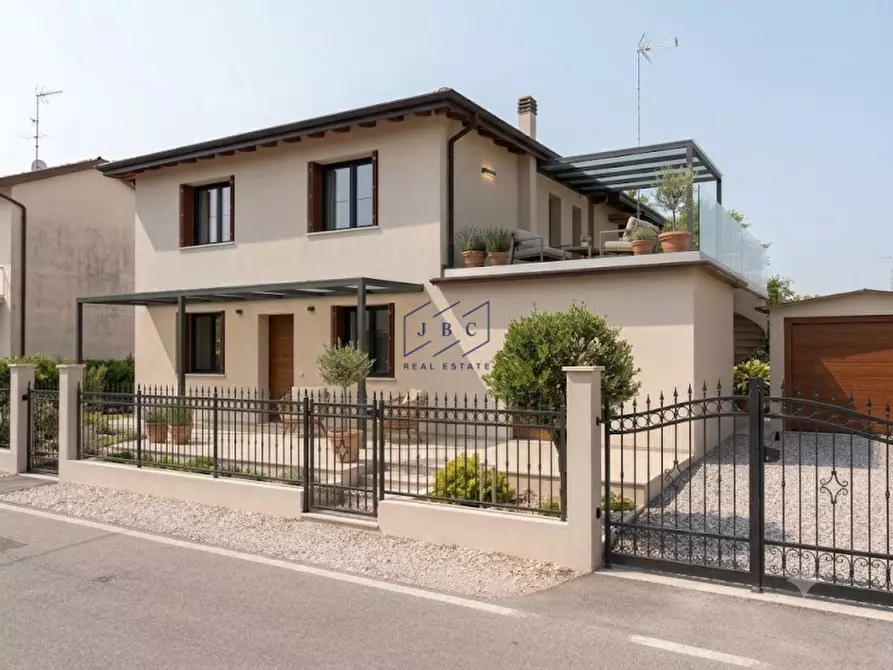 Immagine 2 di Casa bifamiliare in vendita  in Via Gorgazzo 114 a Oderzo