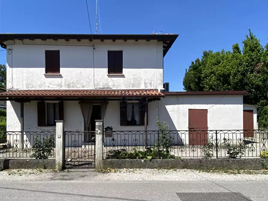 Immagine 3 di Casa bifamiliare in vendita  in Via Gorgazzo 114 a Oderzo