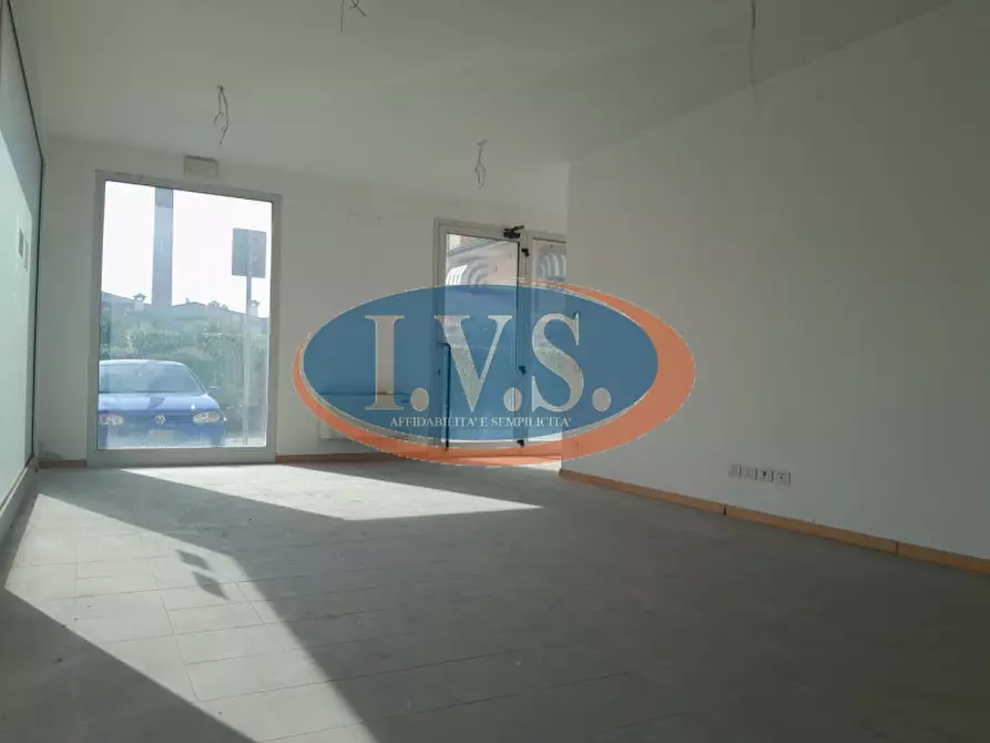 Immagine 1 di Negozio in vendita  in Piazza don Rino Brasola 17 a Cervarese Santa Croce