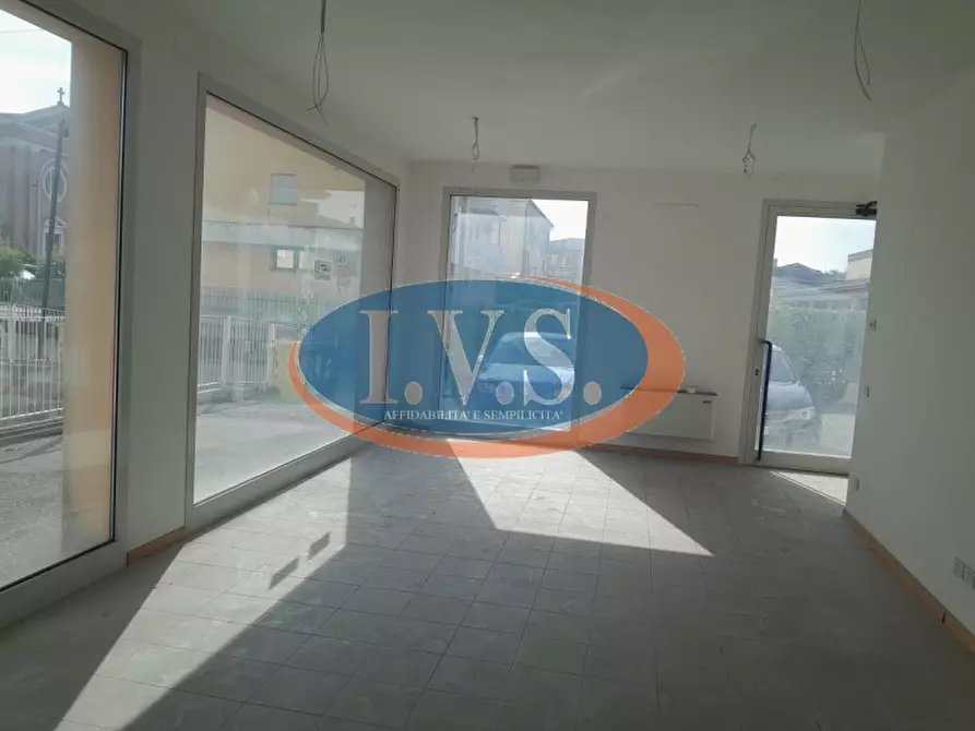 Immagine 2 di Negozio in vendita  in Piazza don Rino Brasola 17 a Cervarese Santa Croce