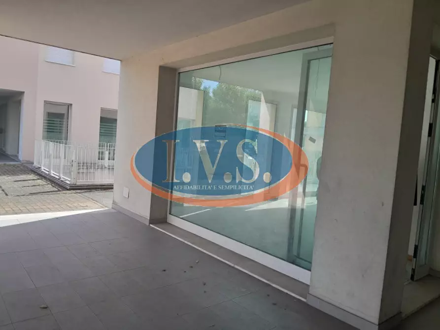 Immagine 16 di Negozio in vendita  in Piazza don Rino Brasola 17 a Cervarese Santa Croce