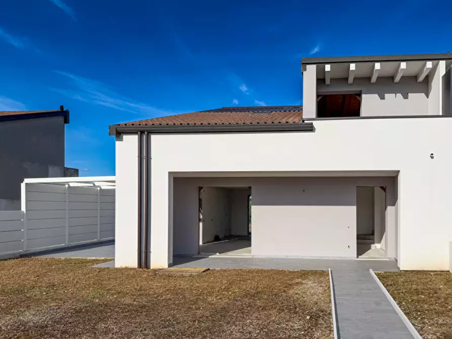 Immagine 2 di Casa bifamiliare in vendita  in Via Cornere a Altivole