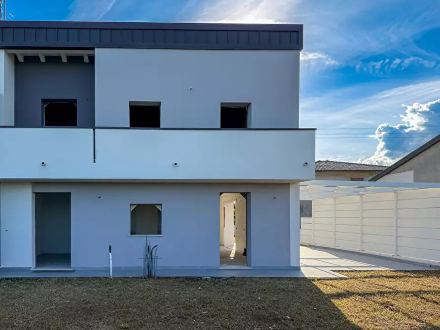 Immagine 6 di Casa bifamiliare in vendita  in Via Cornere a Altivole