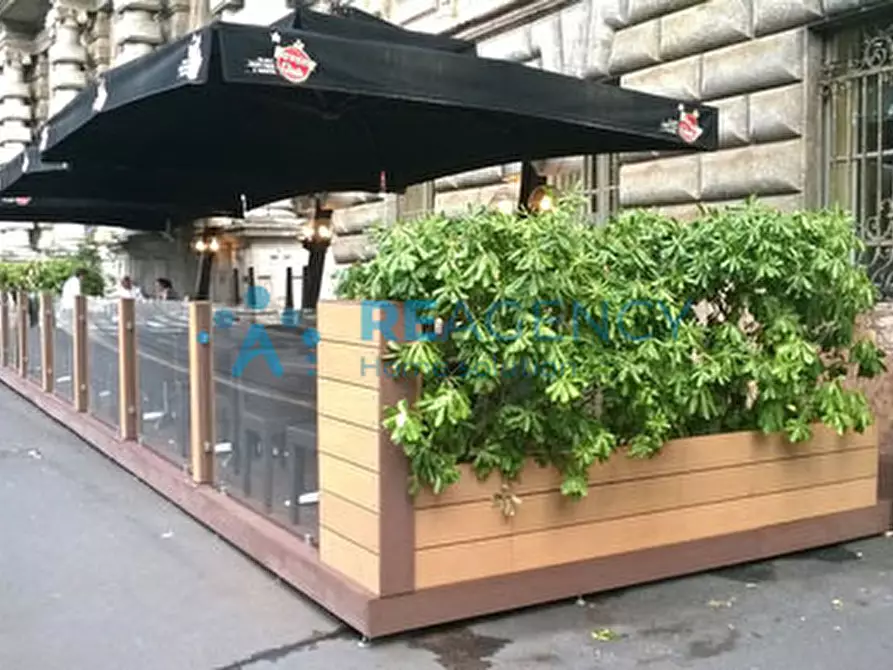 Immagine 2 di Attività commerciale in vendita  a Vicenza