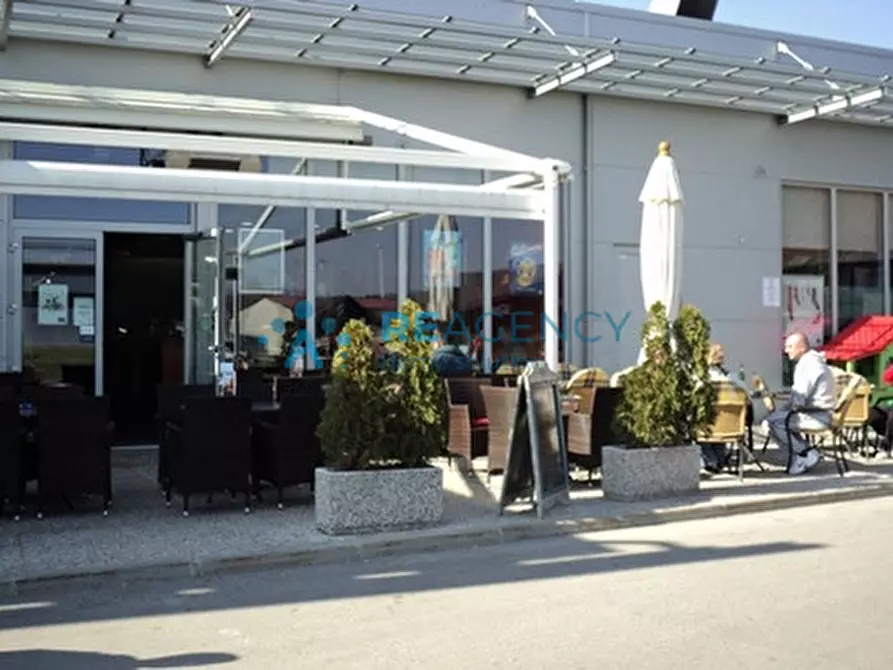 Immagine 2 di Attività commerciale in vendita  a Vicenza