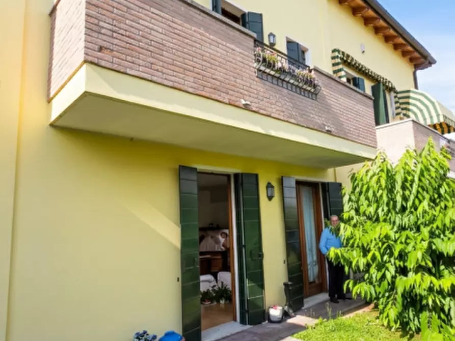 Immagine 2 di Casa trifamiliare in vendita  a Padova