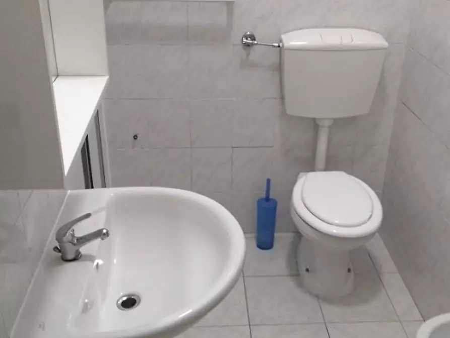 Immagine 9 di Appartamento in vendita  in Via Lago di Bomba a Montesilvano