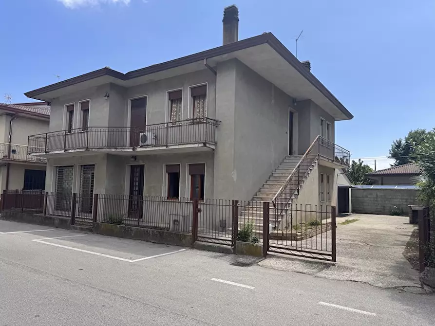 Immagine 1 di Casa indipendente in vendita  a Campolongo Maggiore