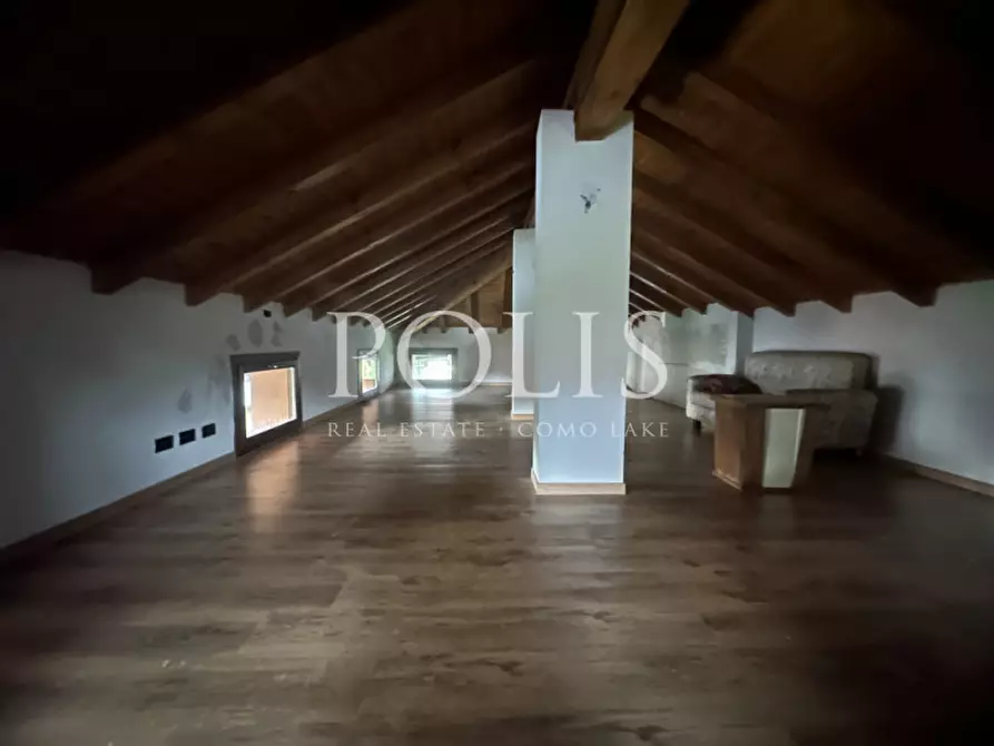 Immagine 10 di Casa indipendente in vendita  a Eupilio