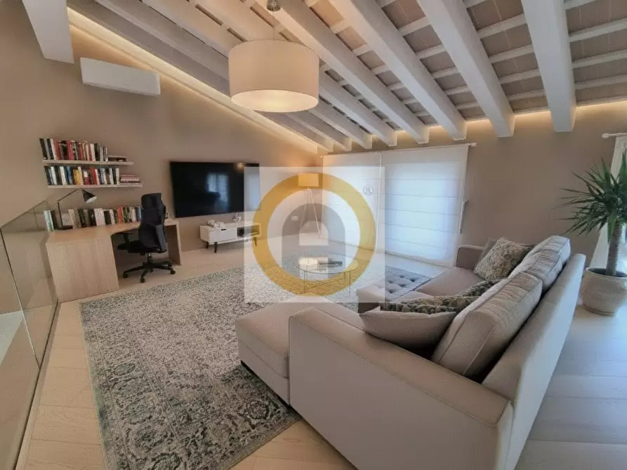 Immagine 4 di Villa in vendita  a Bassano Del Grappa