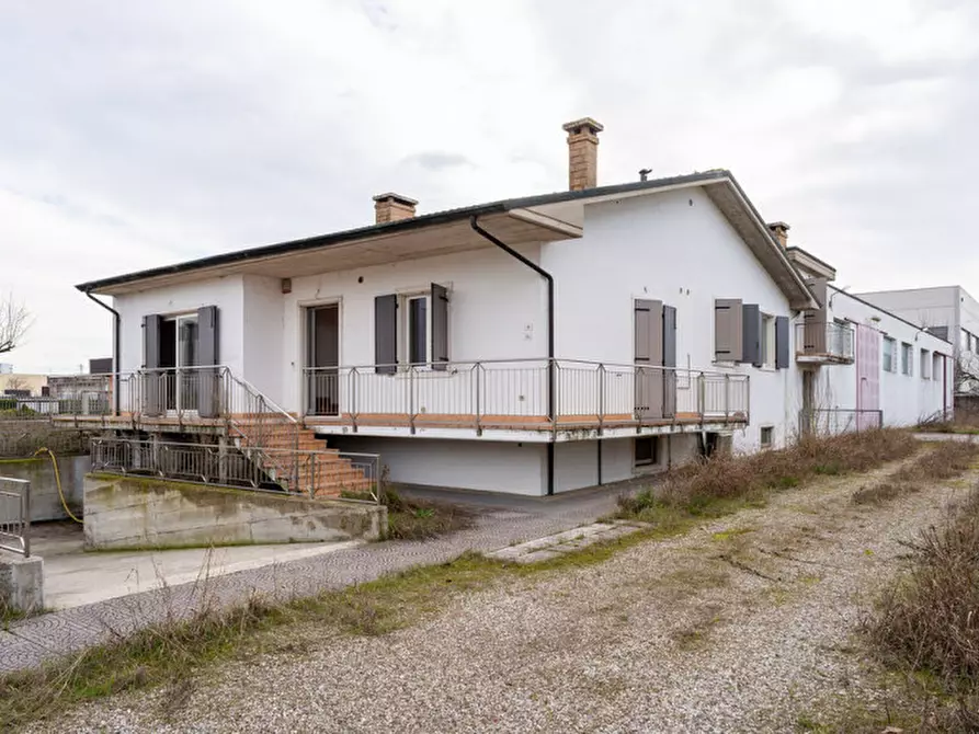 Immagine 1 di Casa indipendente in vendita  in Viale Europa a Veronella