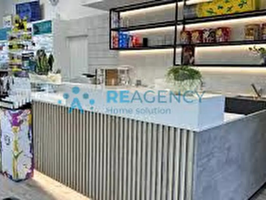 Immagine 2 di Attività commerciale in vendita  a Vicenza