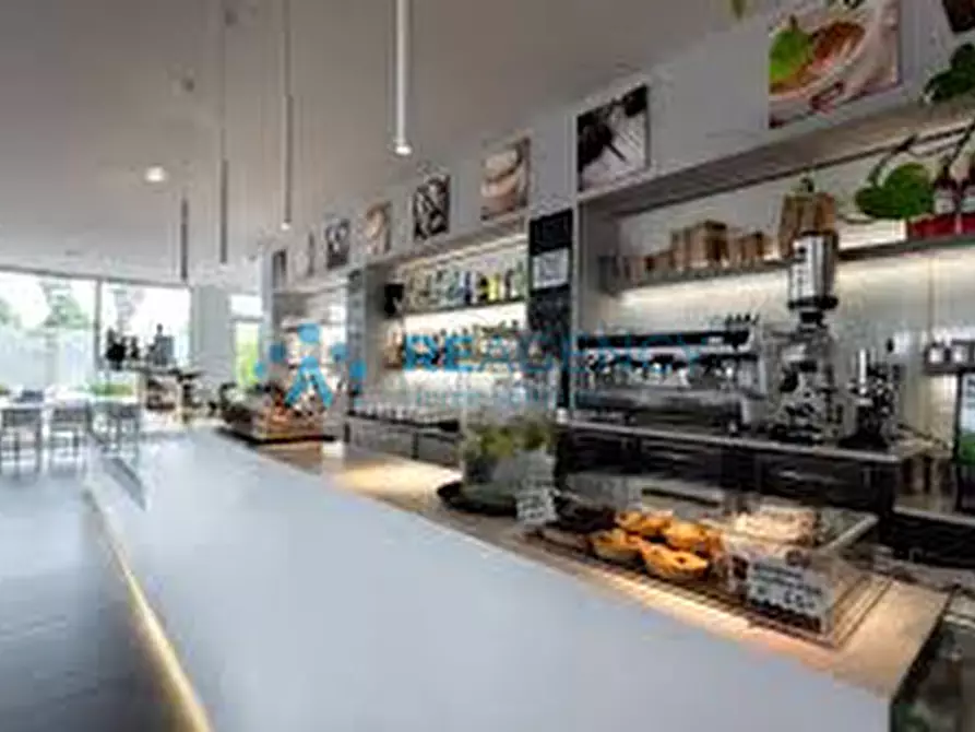 Immagine 1 di Attività commerciale in vendita  a Vicenza