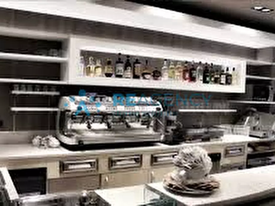 Immagine 3 di Attività commerciale in vendita  a Vicenza